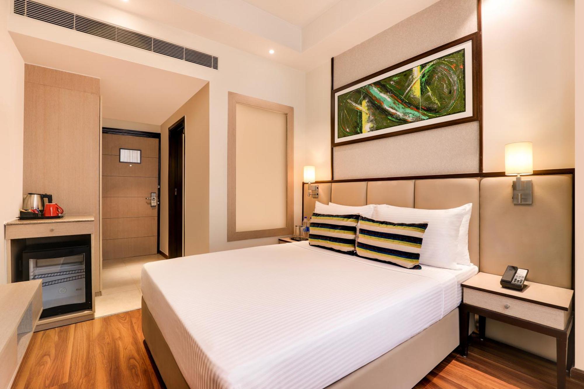 Sandal Suites By Lemon Tree Hotels Noida Exterior photo