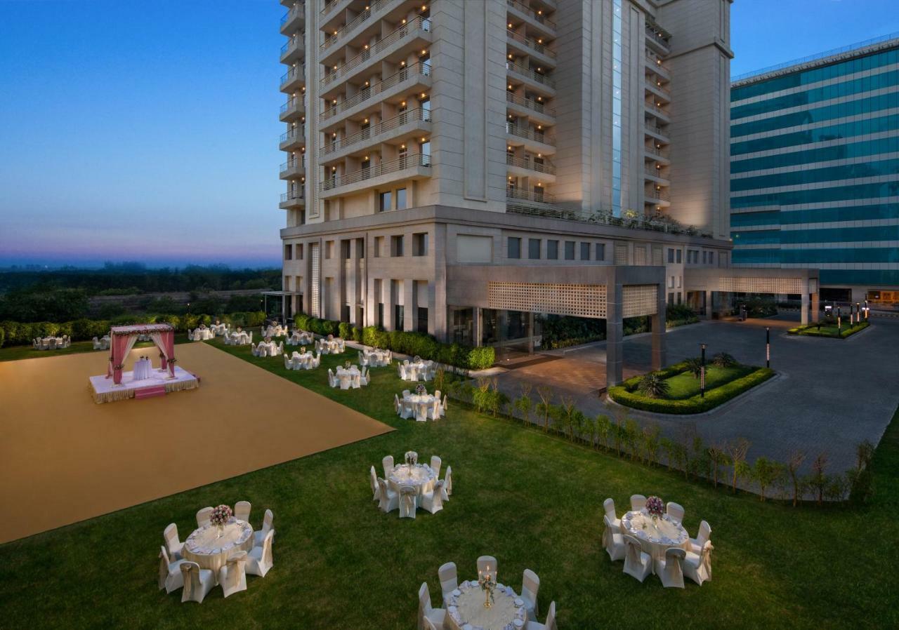 Sandal Suites By Lemon Tree Hotels Noida Exterior photo